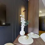 Apart Czysta 62 * فروتسواف